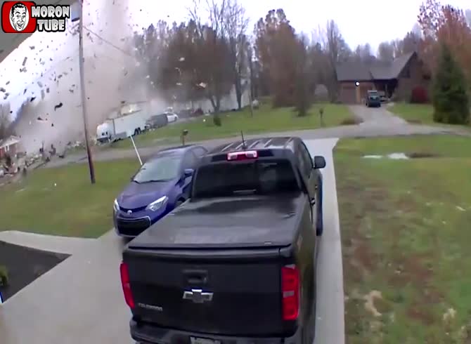Video :In Ohio, a house explodes, killing two